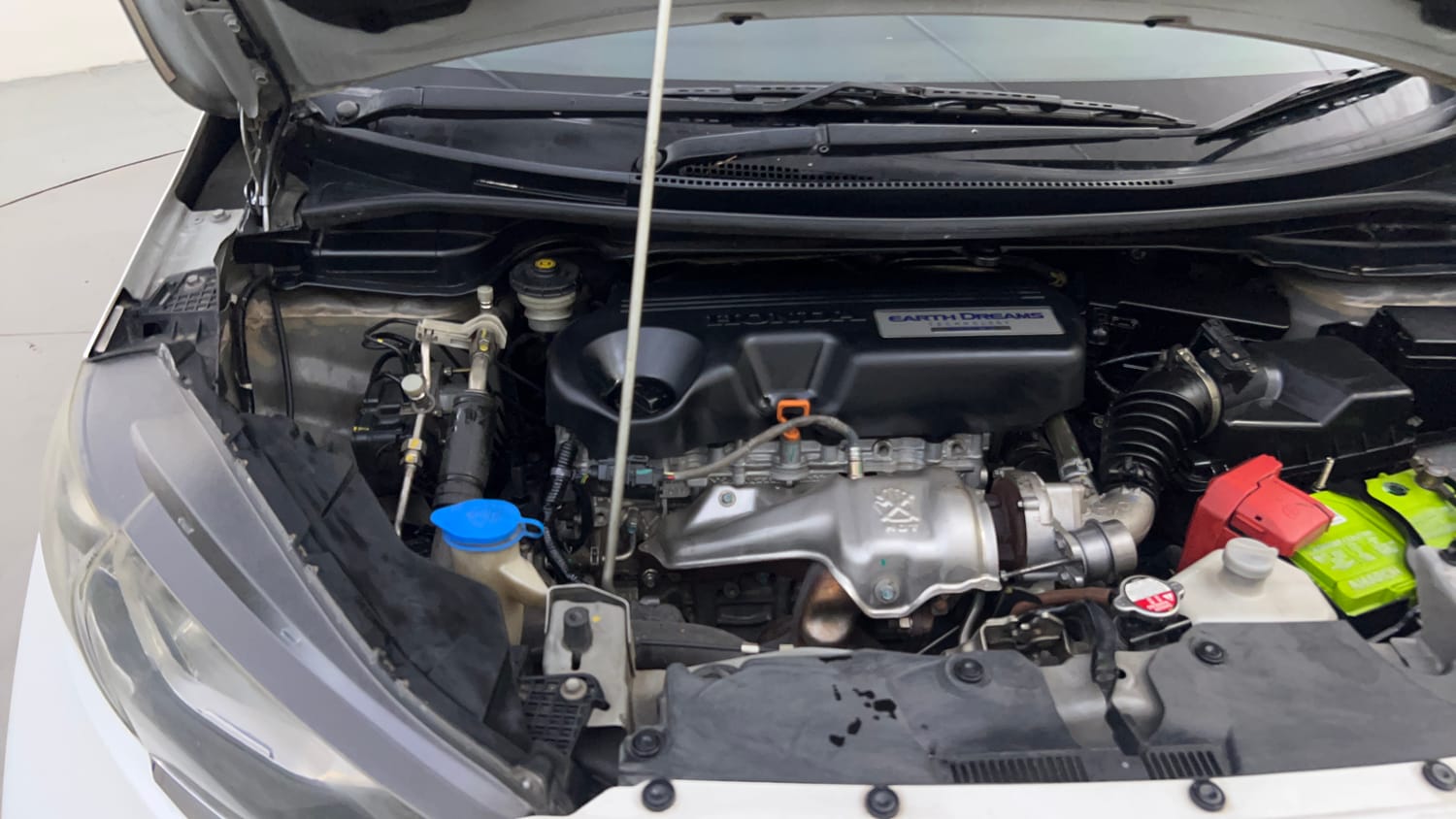 Used 2017 Honda WR-V VX MT Diesel Diesel Manual engine ENGINE RIGHT SIDE HINGE & APRON VIEW