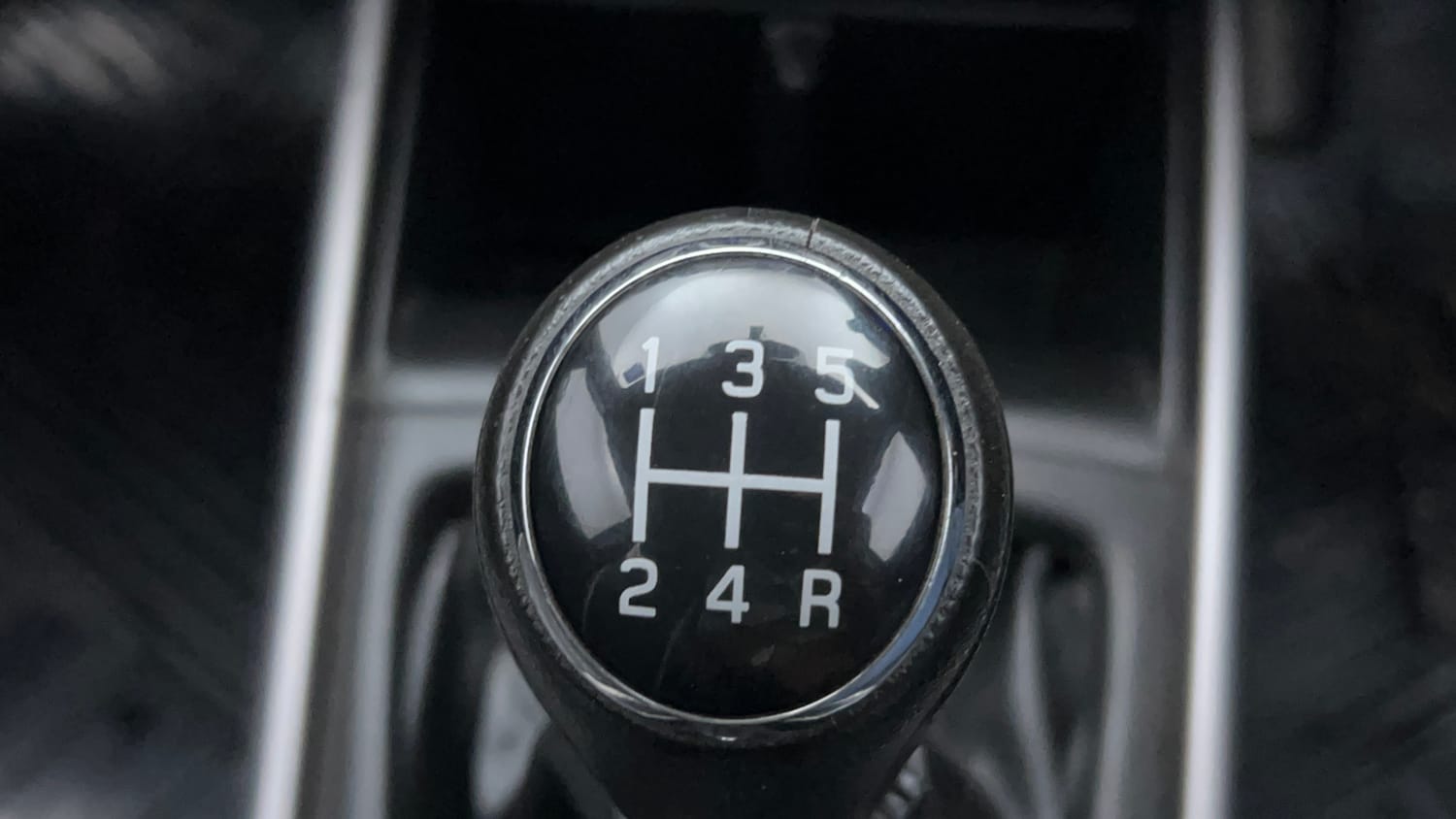 Used 2020 Maruti Suzuki Baleno Zeta Petrol Manual interior GEAR  KNOB VIEW