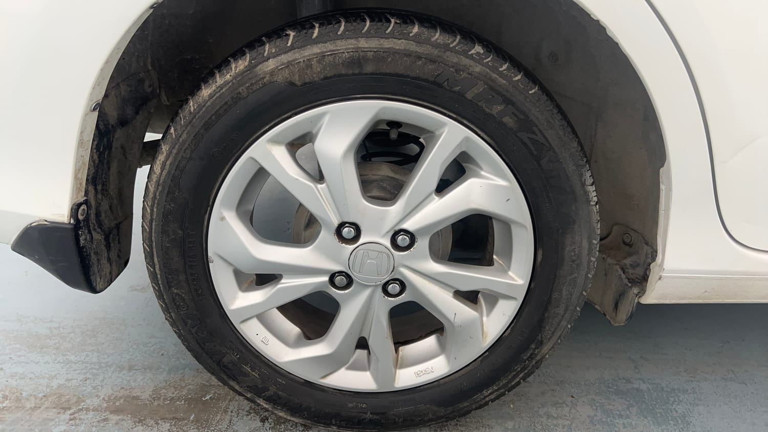Used 2019 Honda Amaze 1.2 V MT Petrol Petrol Manual tyres RIGHT REAR TYRE RIM VIEW