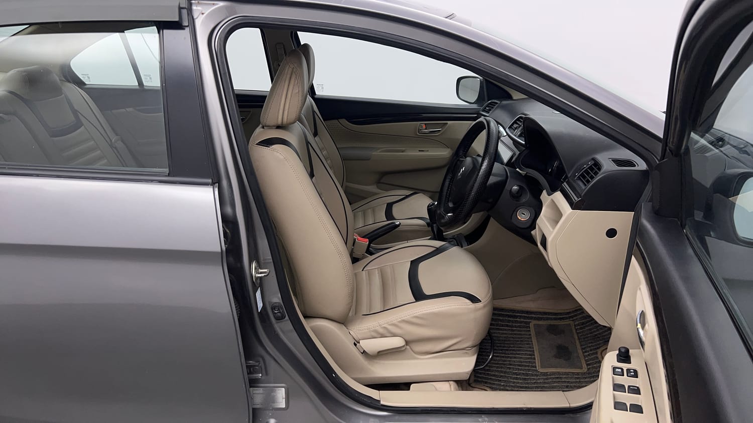 Used 2018 Maruti Suzuki Ciaz Sigma 1.4 MT Petrol Manual interior RIGHT SIDE FRONT DOOR CABIN VIEW