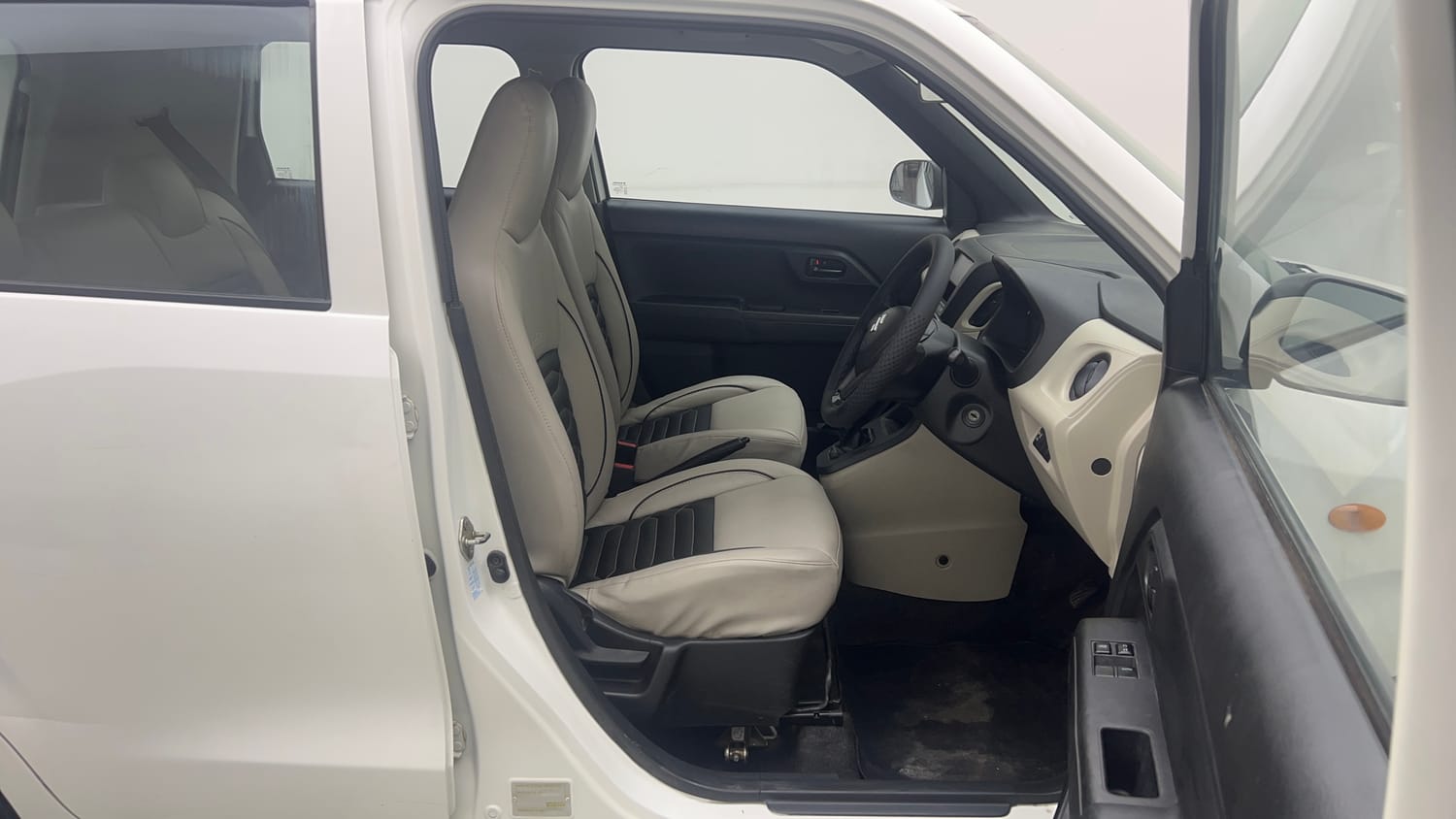 Used 2019 Maruti Suzuki Wagon R LXi 1.0 CNG Cng Manual interior RIGHT SIDE FRONT DOOR CABIN VIEW