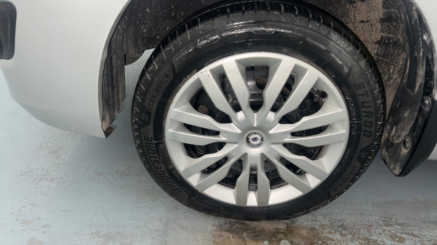 Used 2013 Maruti Suzuki Wagon R 1.0 VXi Petrol Manual tyres LEFT FRONT TYRE RIM VIEW
