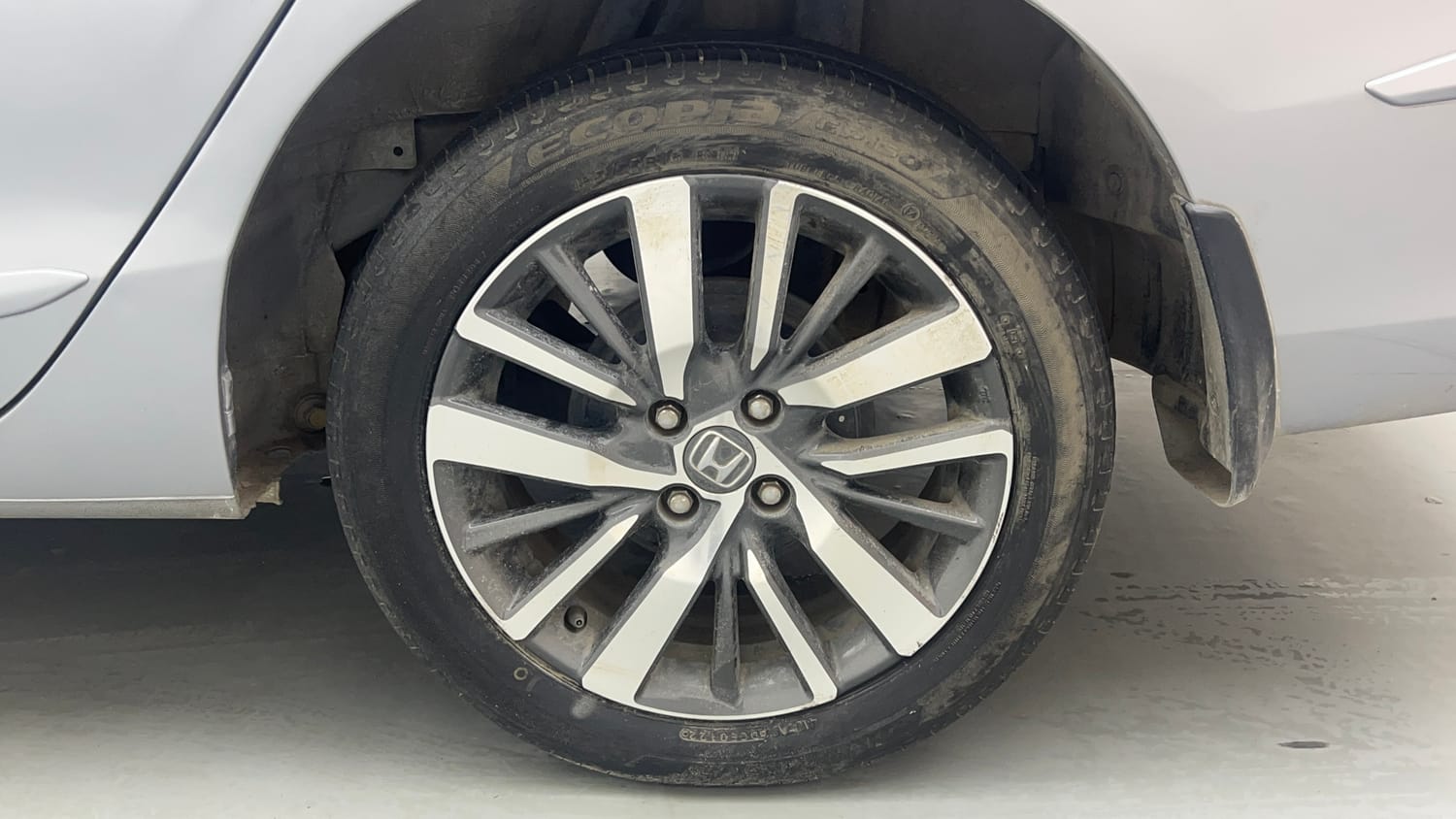 Used 2022 Honda City VX CVT Petrol Petrol Automatic tyres LEFT REAR TYRE RIM VIEW