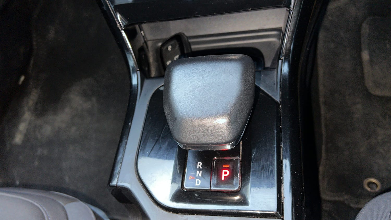 Used 2024 tata Nexon Fearless S 1.2 Revotron Petrol 7DCA Dual Tone Petrol Automatic interior GEAR  KNOB VIEW