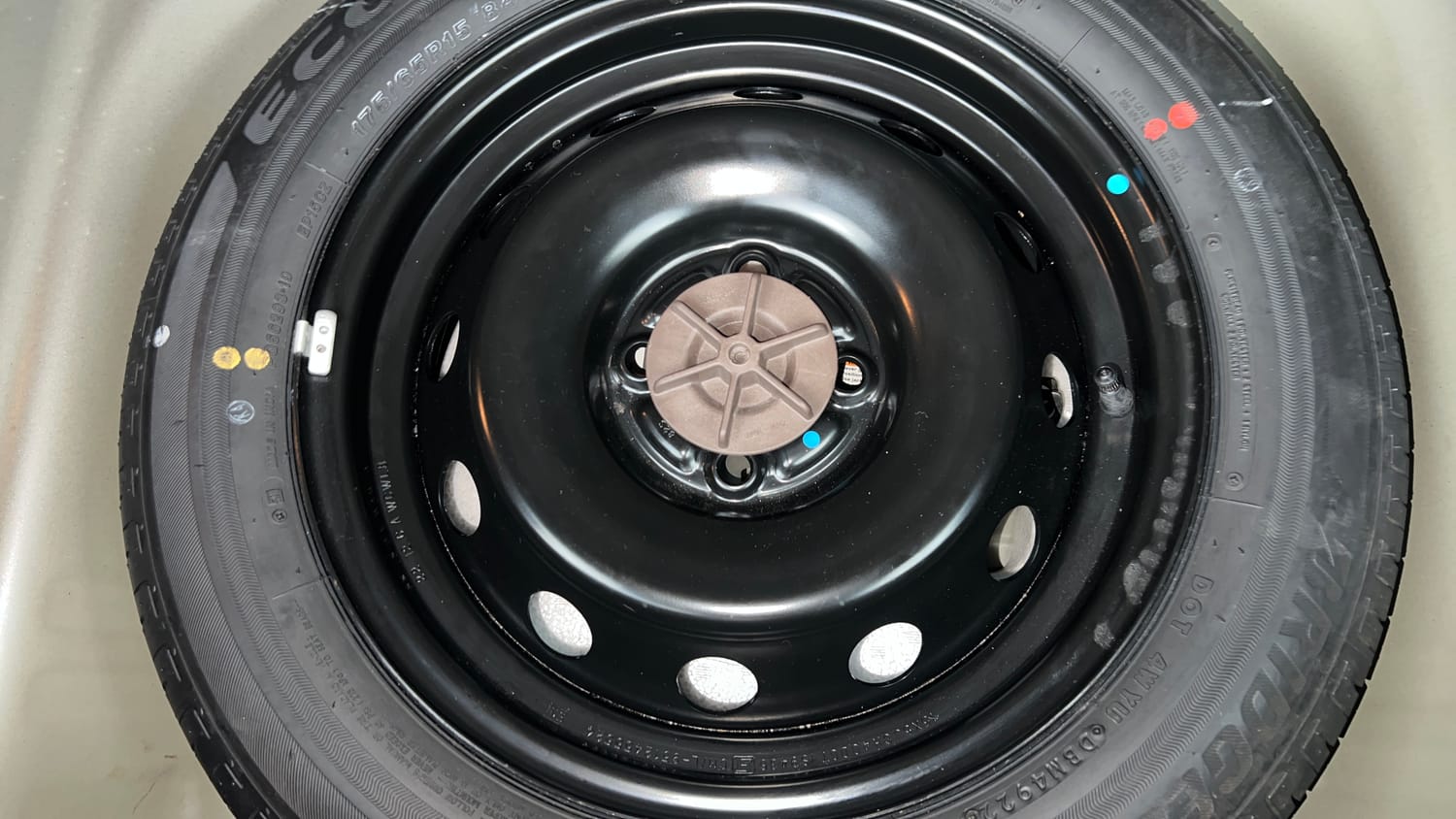 Used 2023 Maruti Suzuki Ignis Zeta 1.2 MT Petrol Manual tyres SPARE TYRE VIEW