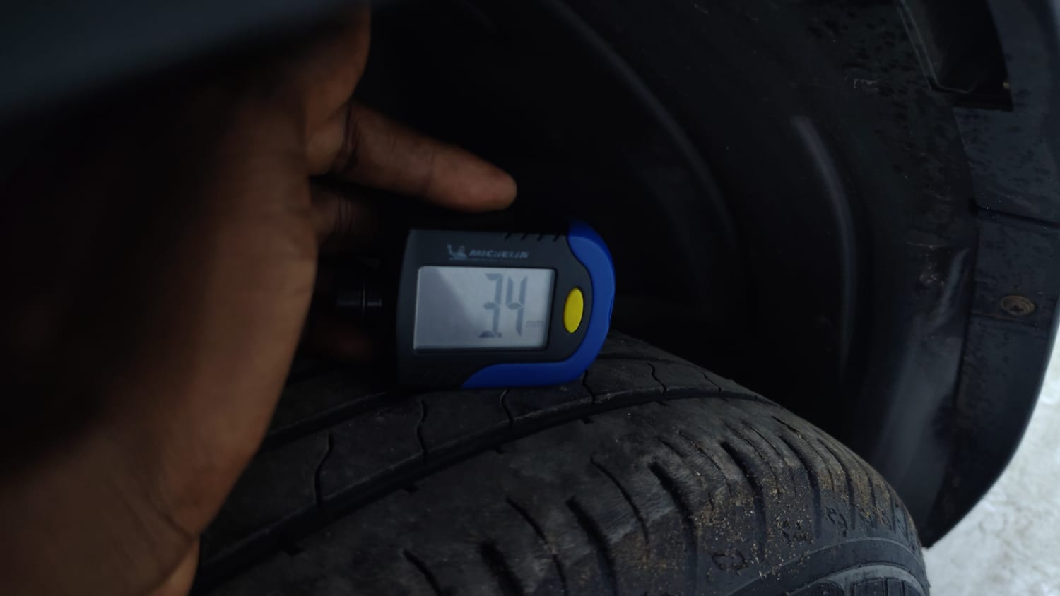 Used 2022 Tata Punch Creative Dual Tone Petrol Manual tyres RIGHT FRONT TYRE TREAD VIEW