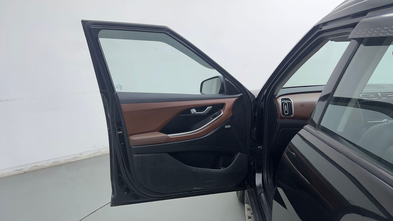 Used 2022 Hyundai Alcazar Signature (O) 6 STR 1.5 Diesel AT Diesel Automatic interior LEFT FRONT DOOR OPEN VIEW
