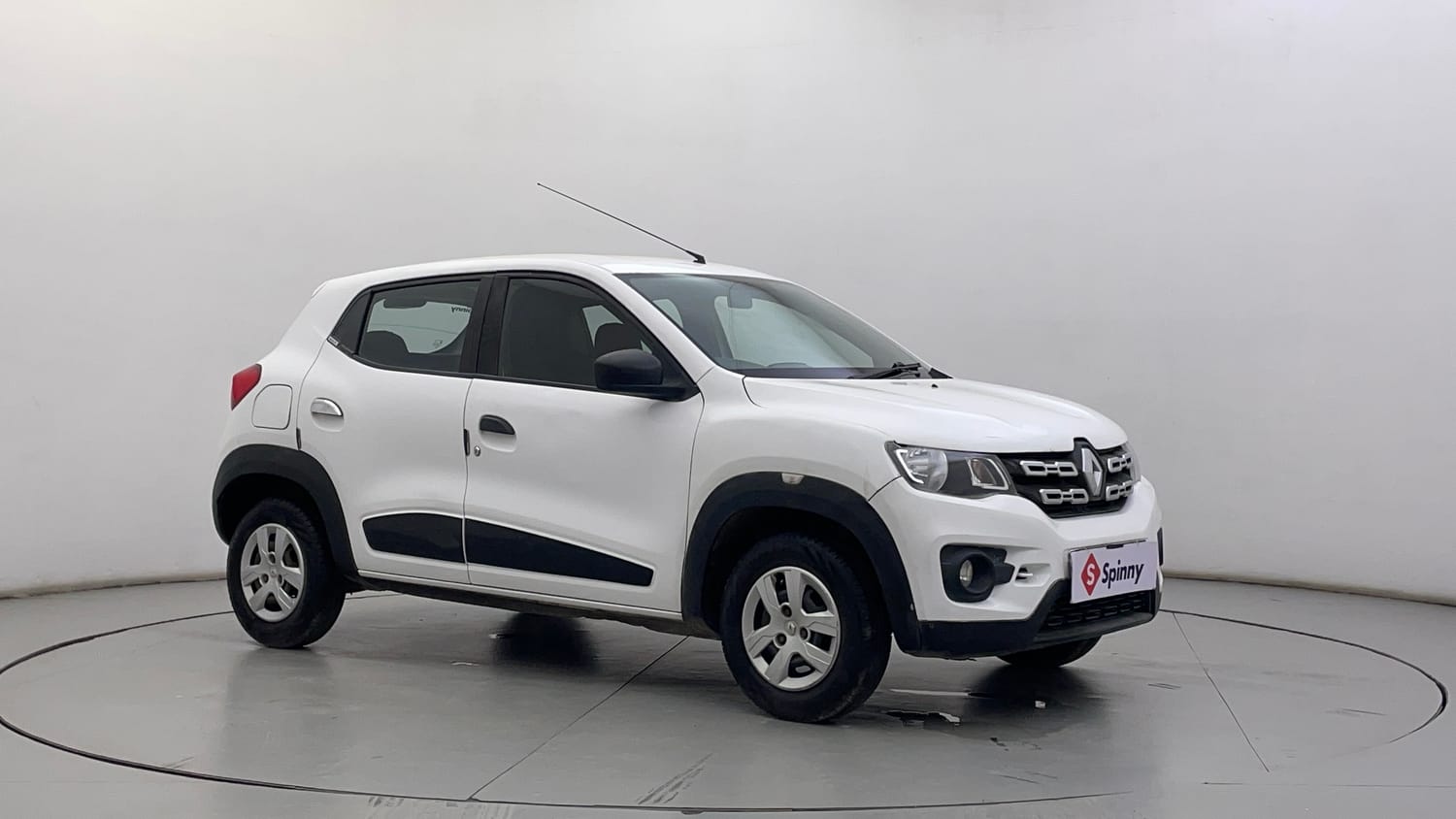 Used 2016 Renault Kwid RXT Petrol Manual exterior RIGHT FRONT CORNER VIEW