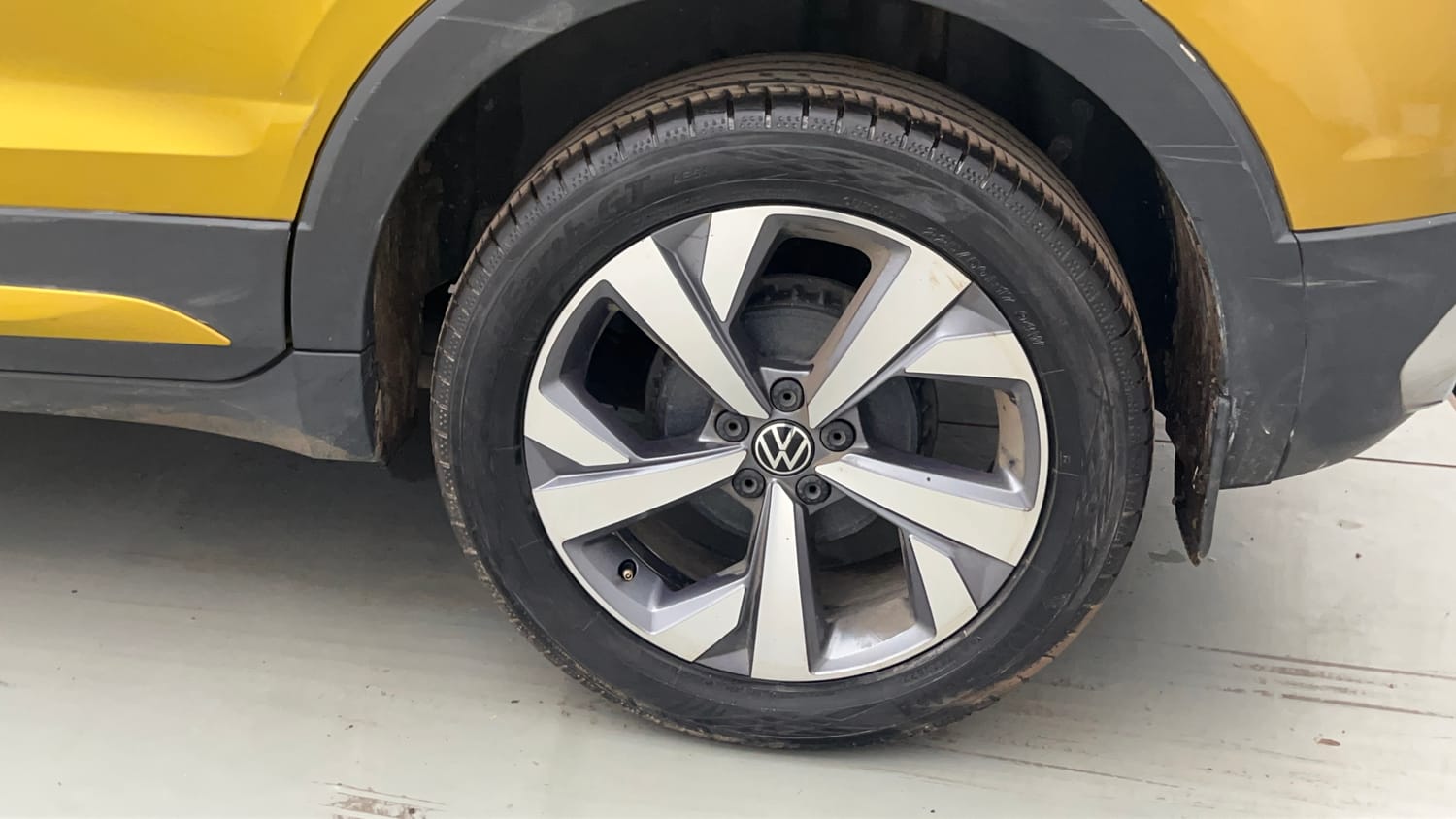 Used 2022 Volkswagen Taigun Topline 1.0 TSI MT Petrol Manual tyres LEFT REAR TYRE RIM VIEW