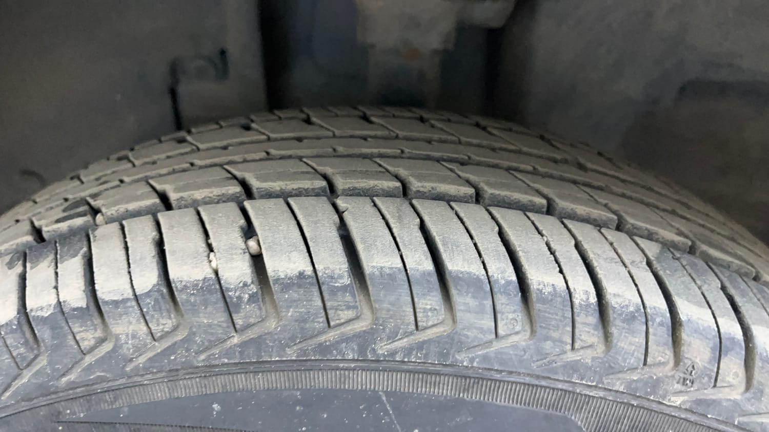 Used 2018 Renault Kwid CLIMBER 1.0 Petrol Manual tyres LEFT FRONT TYRE TREAD VIEW