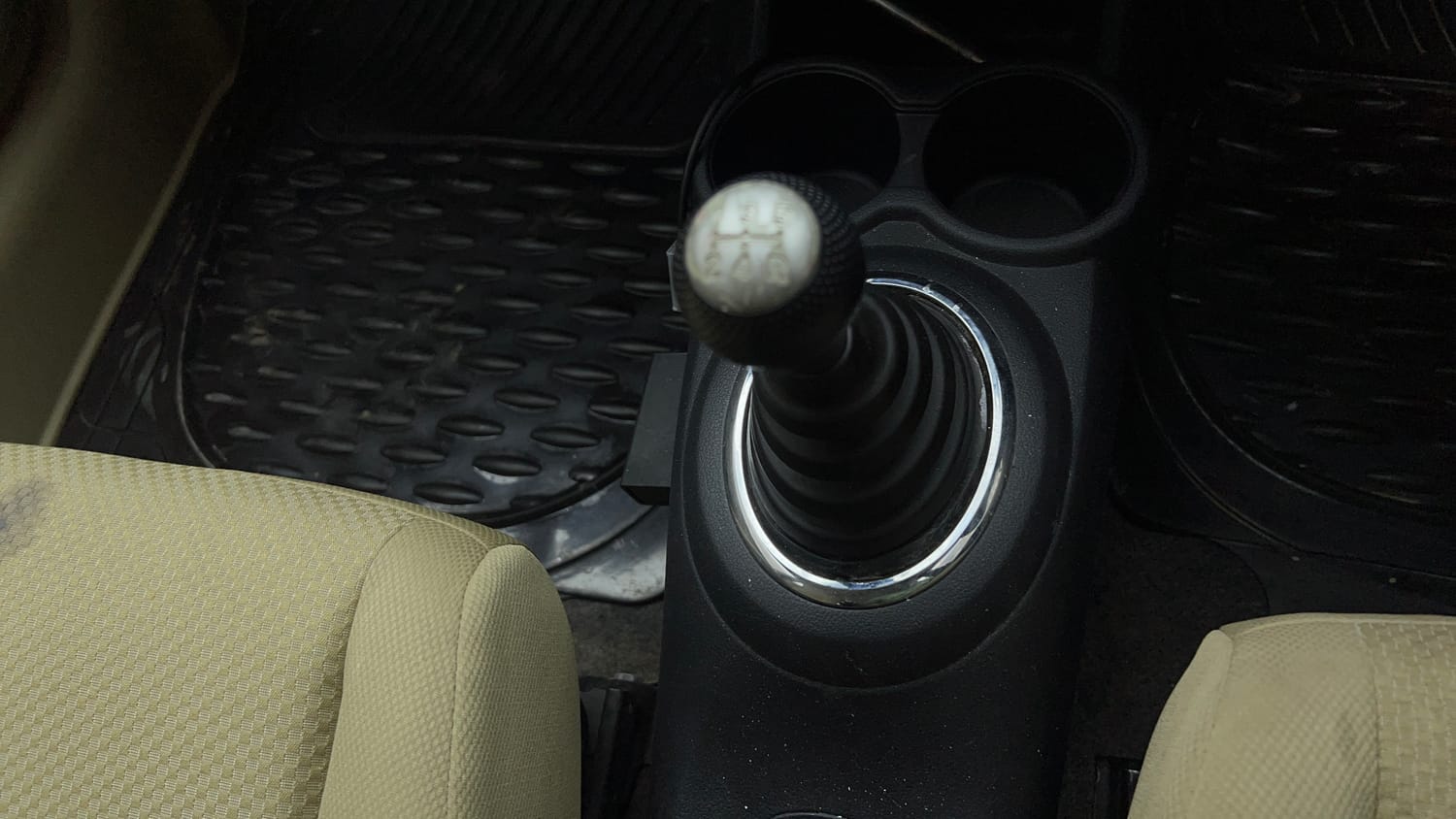 Used 2013 Honda Brio S MT Petrol Manual interior GEAR  KNOB VIEW