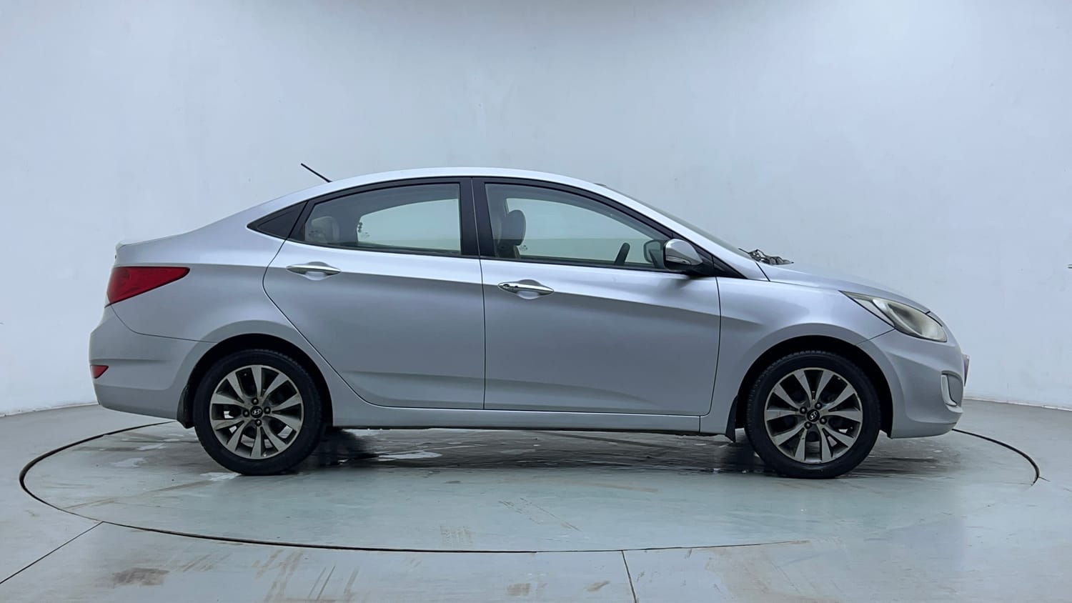 Used 2013 Hyundai Verna Fluidic 1.6 VTVT SX AT Petrol Automatic exterior RIGHT SIDE VIEW