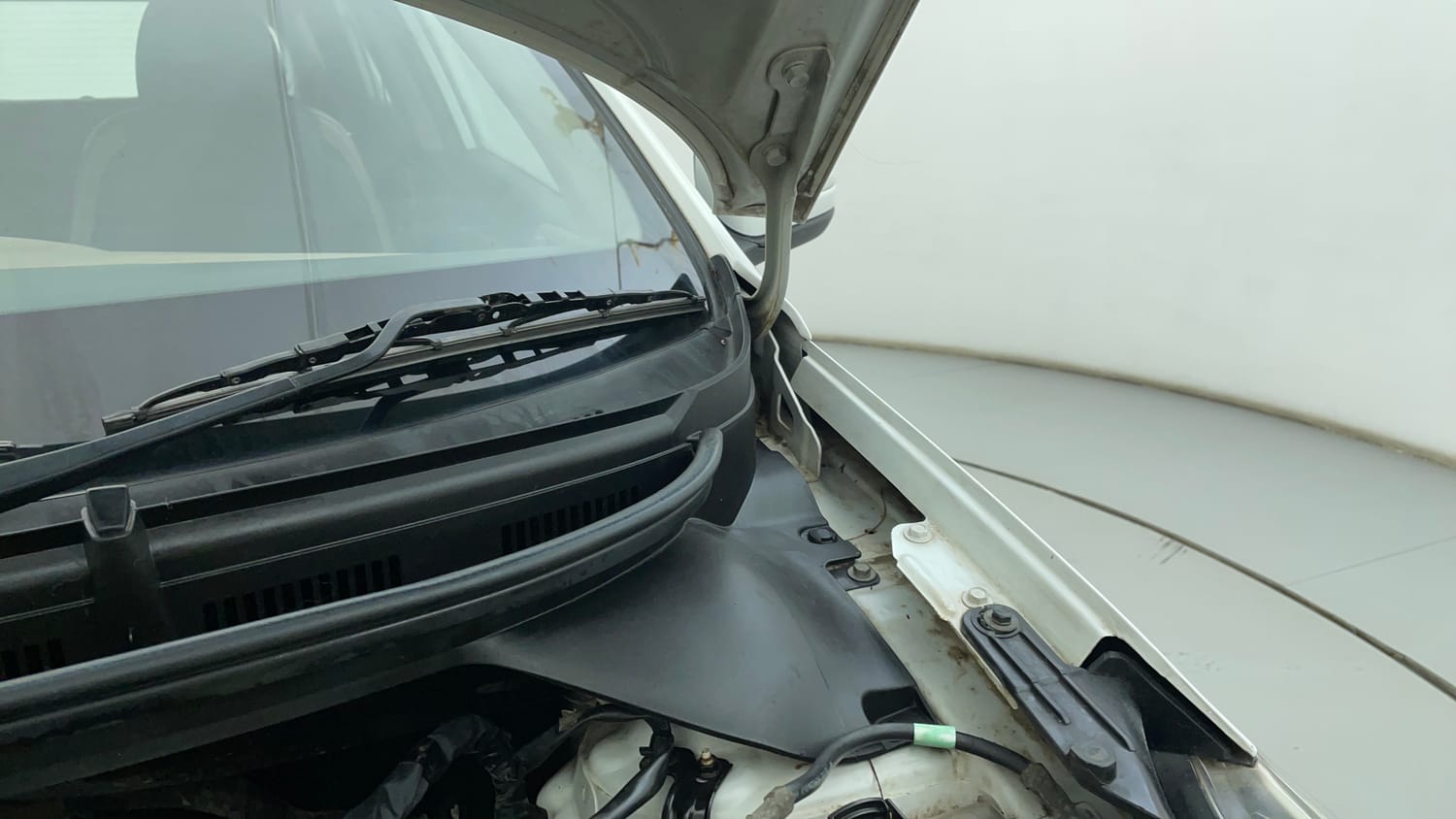 Used 2020 Hyundai Elite i20 Sportz Plus 1.2 Petrol Manual engine ENGINE LEFT SIDE HINGE & APRON VIEW