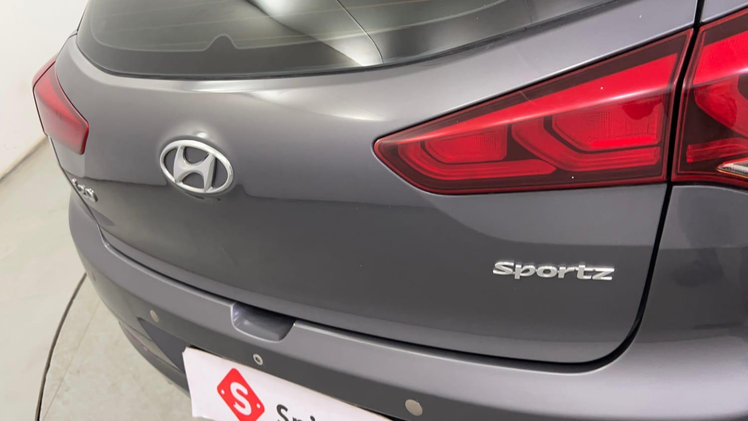 Used 2017 Hyundai Elite i20 Sportz 1.2 Petrol Manual dents MINOR SCRATCH