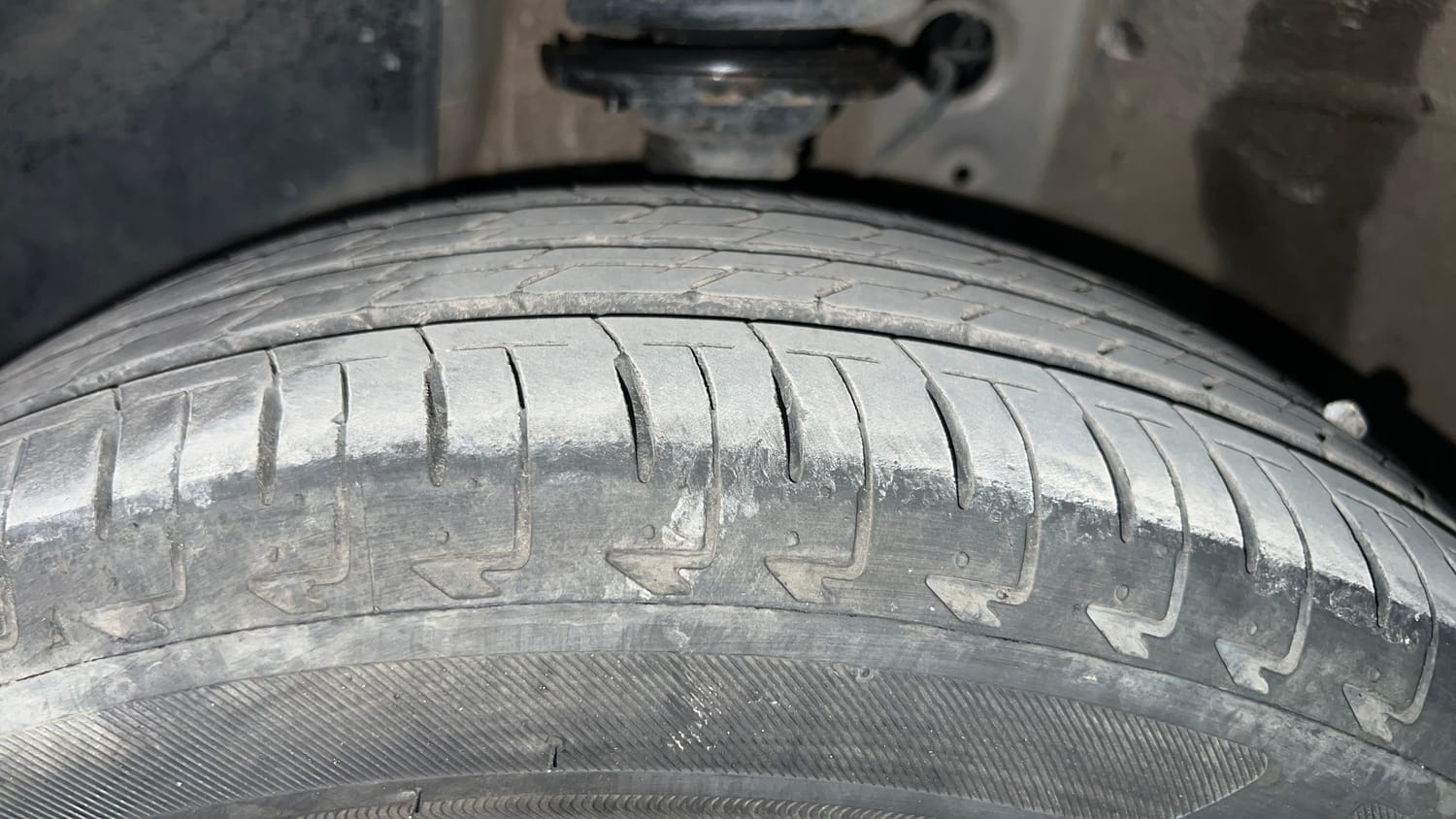 Used 2023 Maruti Suzuki Ignis Zeta 1.2 MT Petrol Manual tyres LEFT FRONT TYRE TREAD VIEW