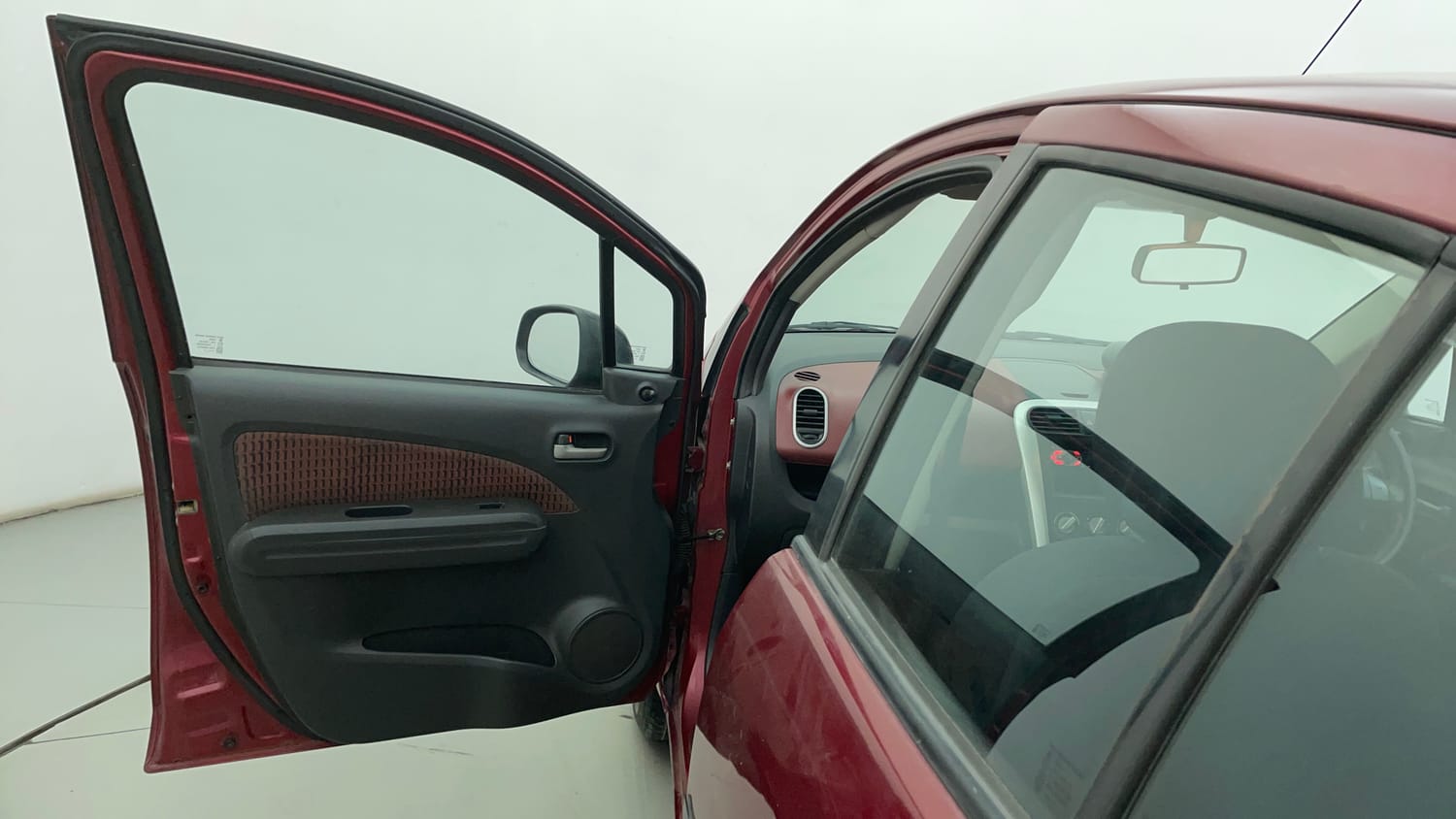 Used 2013 Maruti Suzuki Ritz Vxi BS-IV Petrol Manual interior LEFT FRONT DOOR OPEN VIEW
