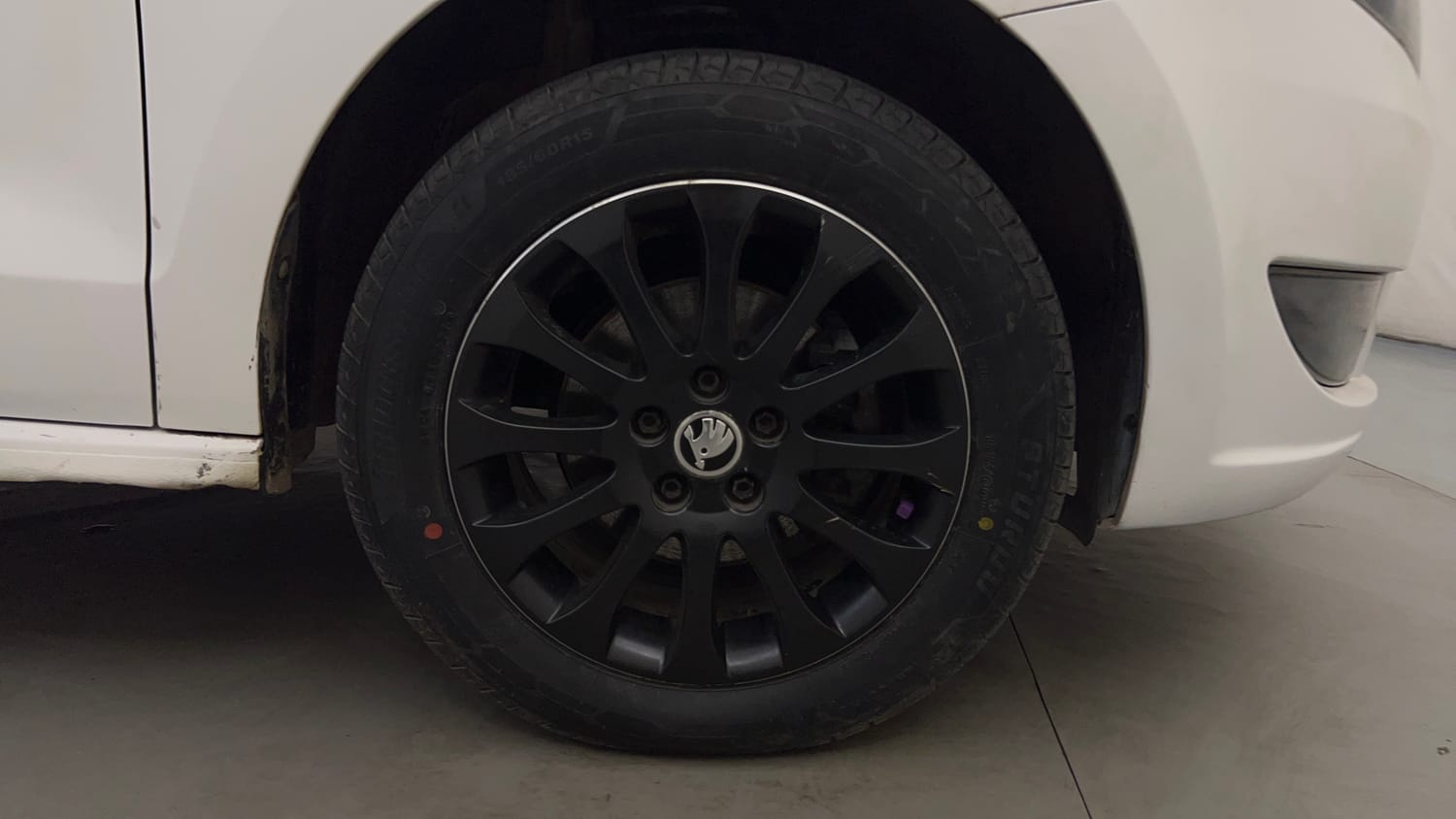 Used 2016 Skoda Rapid 1.5 TDI CR Style Plus AT Diesel Automatic tyres RIGHT FRONT TYRE RIM VIEW