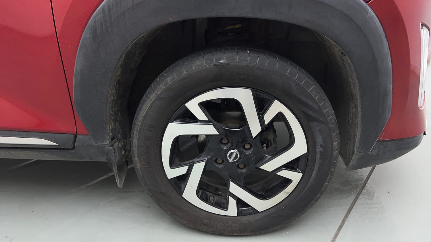 Used 2021 Nissan Magnite XV Premium Petrol + CNG(Outside Fitted) Cng Manual tyres RIGHT FRONT TYRE RIM VIEW