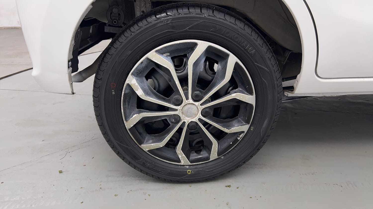 Used 2014 Maruti Suzuki Alto K10 VXi AMT Petrol Automatic tyres RIGHT REAR TYRE RIM VIEW