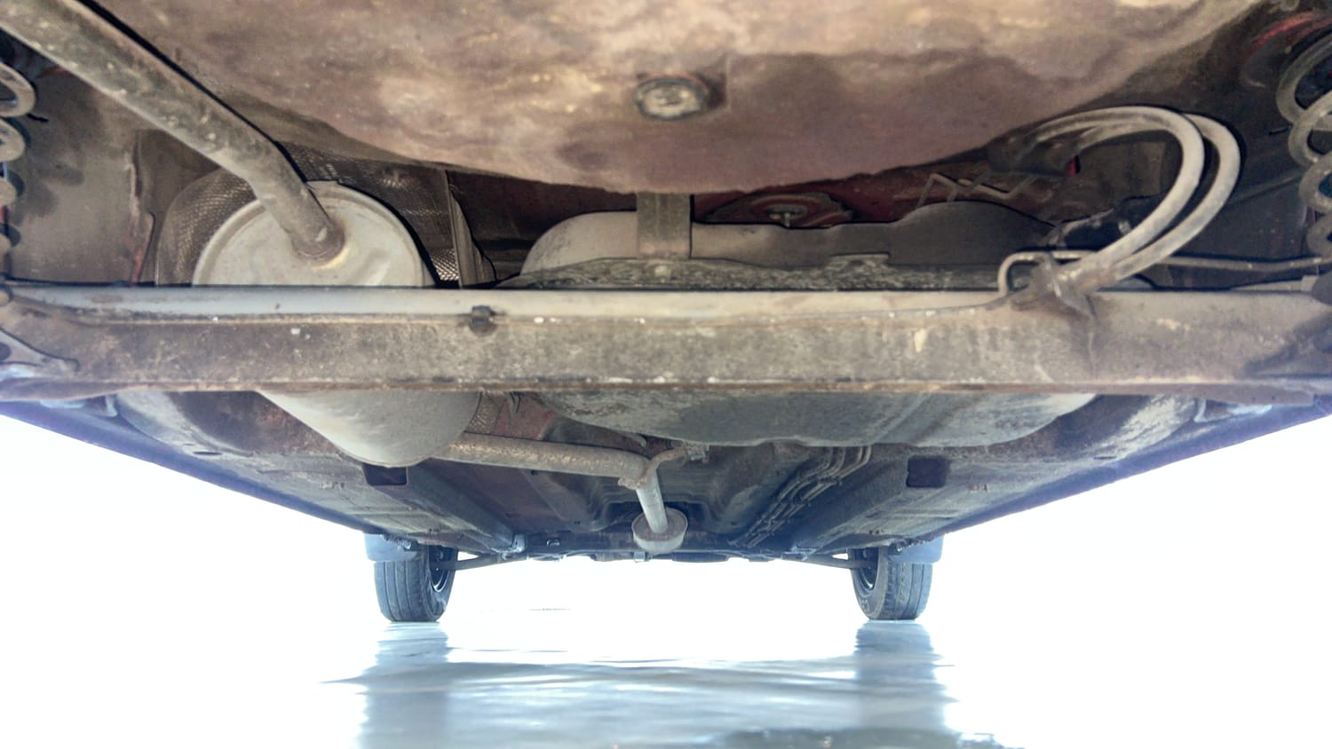 Used 2016 Renault Kwid RXT Petrol Manual extra REAR UNDERBODY VIEW (TAKEN FROM REAR)