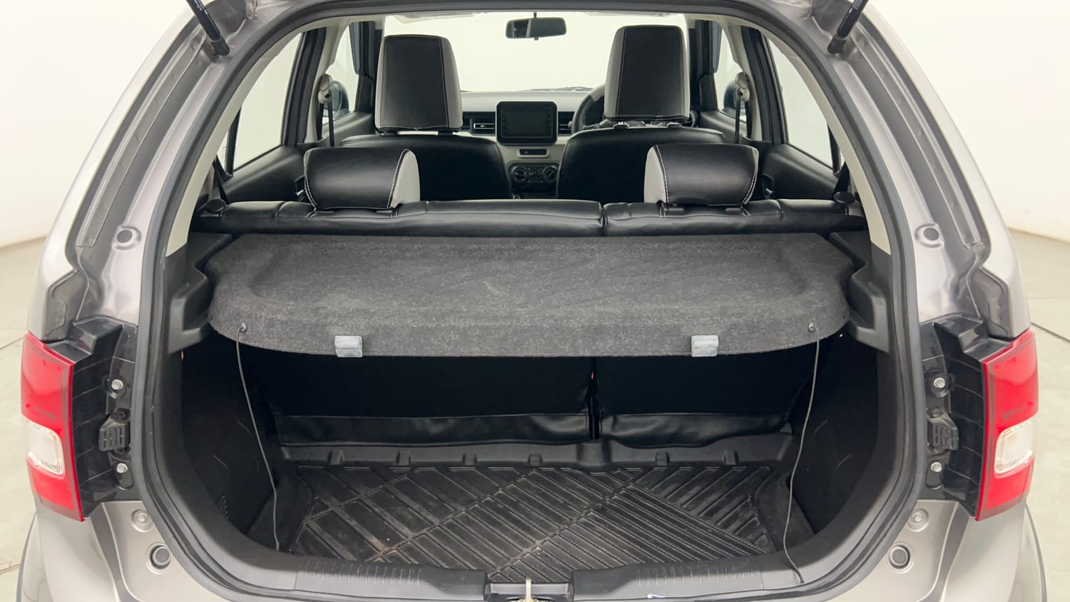 Used 2023 Maruti Suzuki Ignis Zeta 1.2 MT Petrol Manual interior DICKY INSIDE VIEW