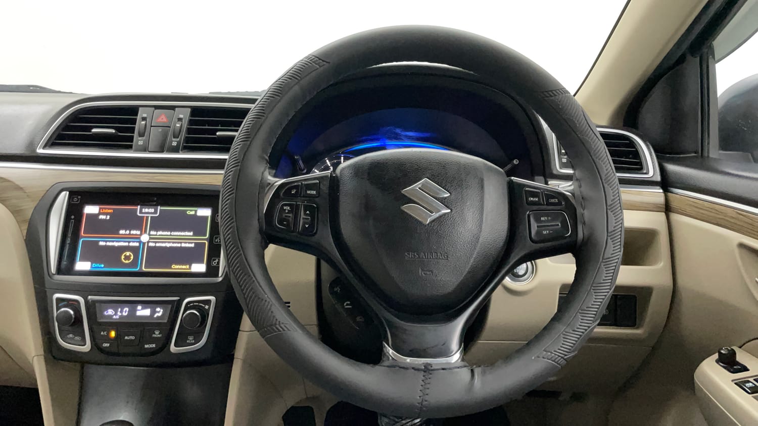 Used 2018 Maruti Suzuki Ciaz Alpha Hybrid 1.5 AT Petrol Automatic interior STEERING VIEW