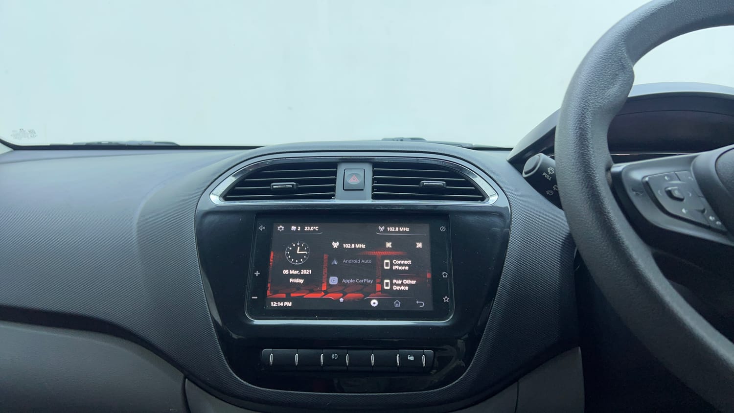 Used 2020 Tata Tiago XZA Plus Dual Tone Petrol Automatic top_features Integrated (in-dash) music system