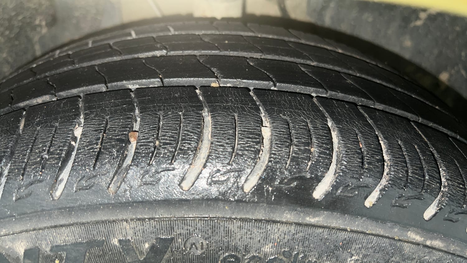 Used 2020 Tata Altroz XZ (O) Petrol Petrol Manual tyres RIGHT FRONT TYRE TREAD VIEW