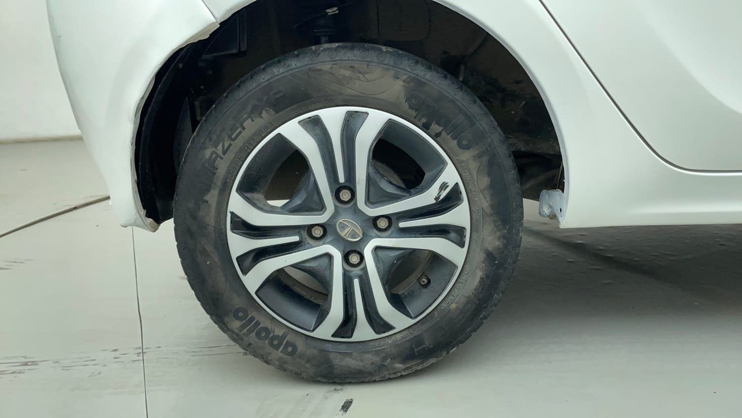 Used 2020 Tata Tiago XZA Petrol Automatic tyres RIGHT REAR TYRE RIM VIEW