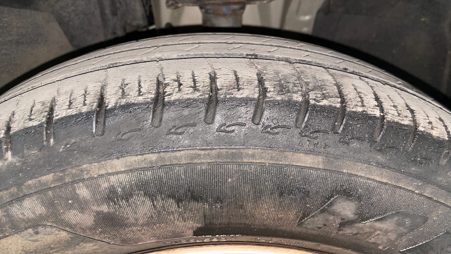 Used 2022 Renault Triber RXT EASY-R AMT Petrol Automatic tyres RIGHT FRONT TYRE TREAD VIEW