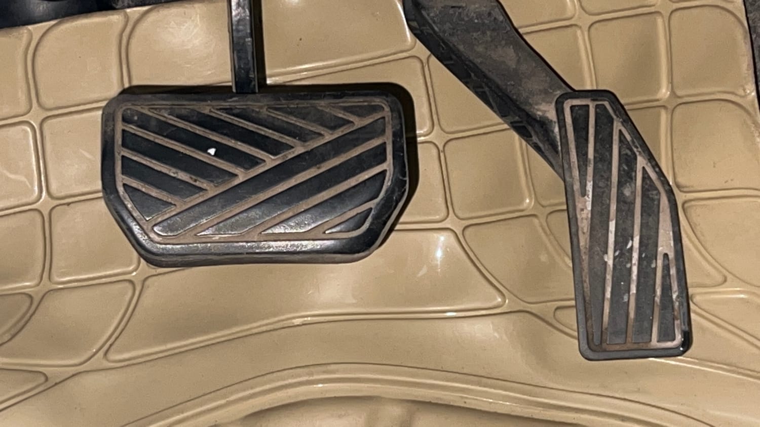Used 2014 Maruti Suzuki Alto K10 VXi AMT Petrol Automatic interior PEDALS VIEW