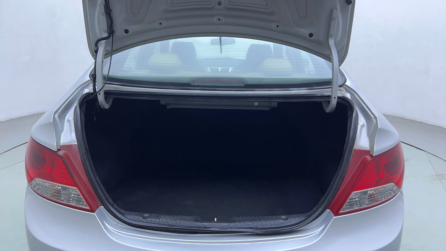 Used 2013 Hyundai Verna Fluidic 1.6 VTVT SX AT Petrol Automatic interior DICKY INSIDE VIEW