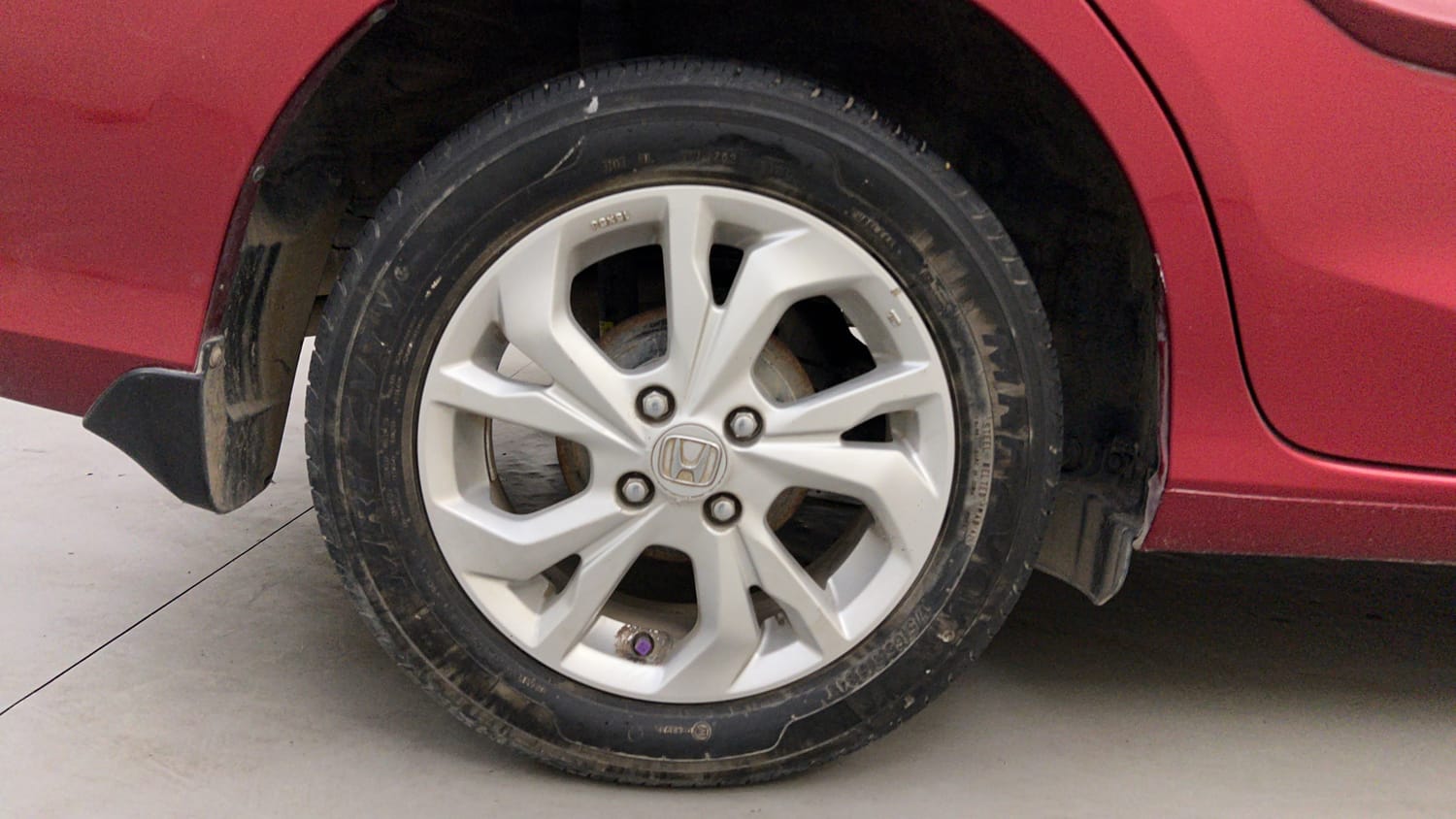 Used 2019 Honda Amaze 1.2 VX CVT Petrol Petrol Automatic tyres RIGHT REAR TYRE RIM VIEW