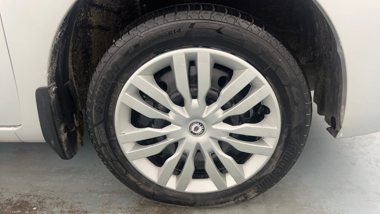 Used 2013 Maruti Suzuki Wagon R 1.0 VXi Petrol Manual tyres RIGHT FRONT TYRE RIM VIEW