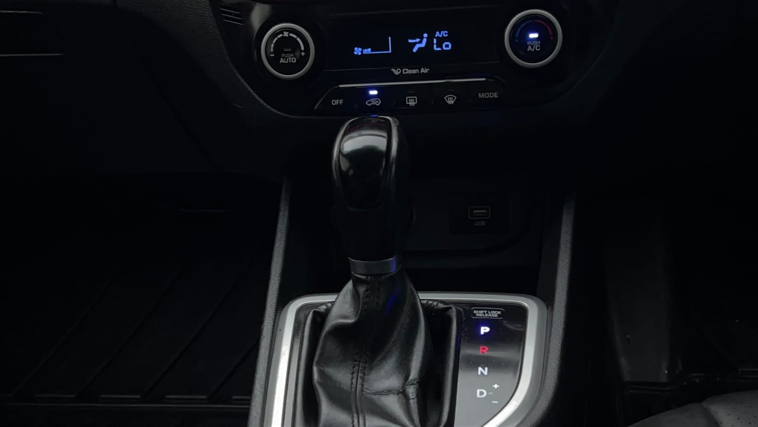 Used 2018 Hyundai Creta SX 1.6 AT Petrol Petrol Automatic interior GEAR  KNOB VIEW