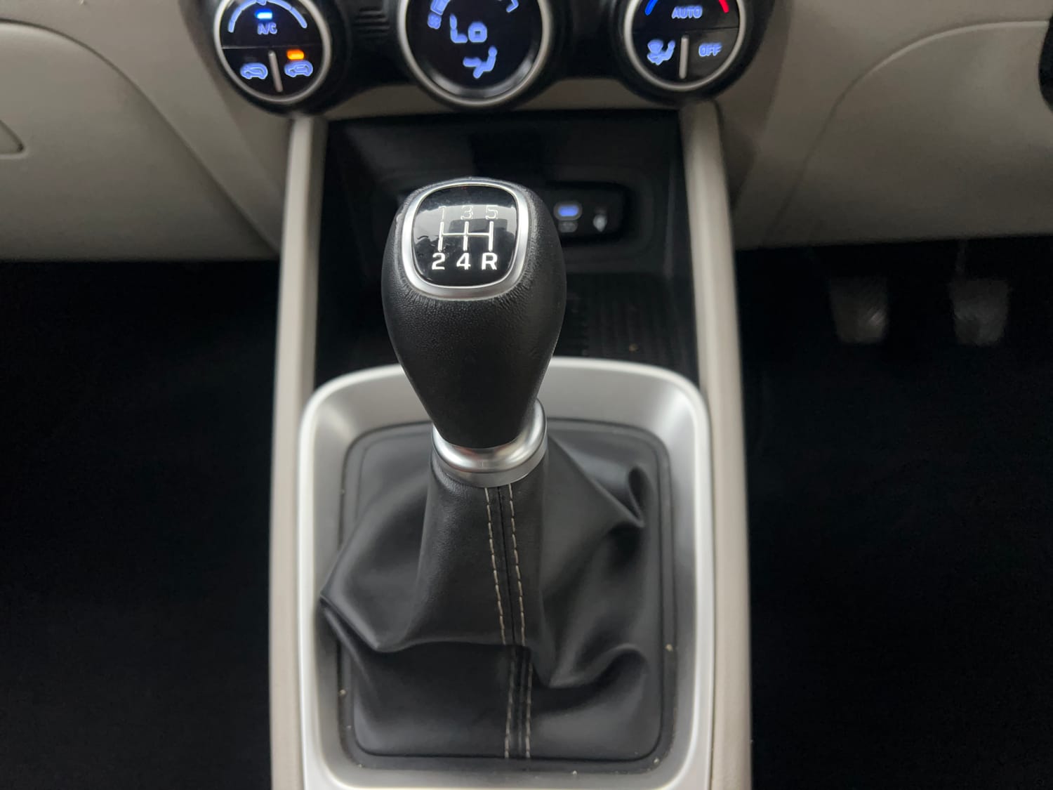 Used 2023 Hyundai Venue SX 1.2 Petrol Petrol Manual interior GEAR  KNOB VIEW