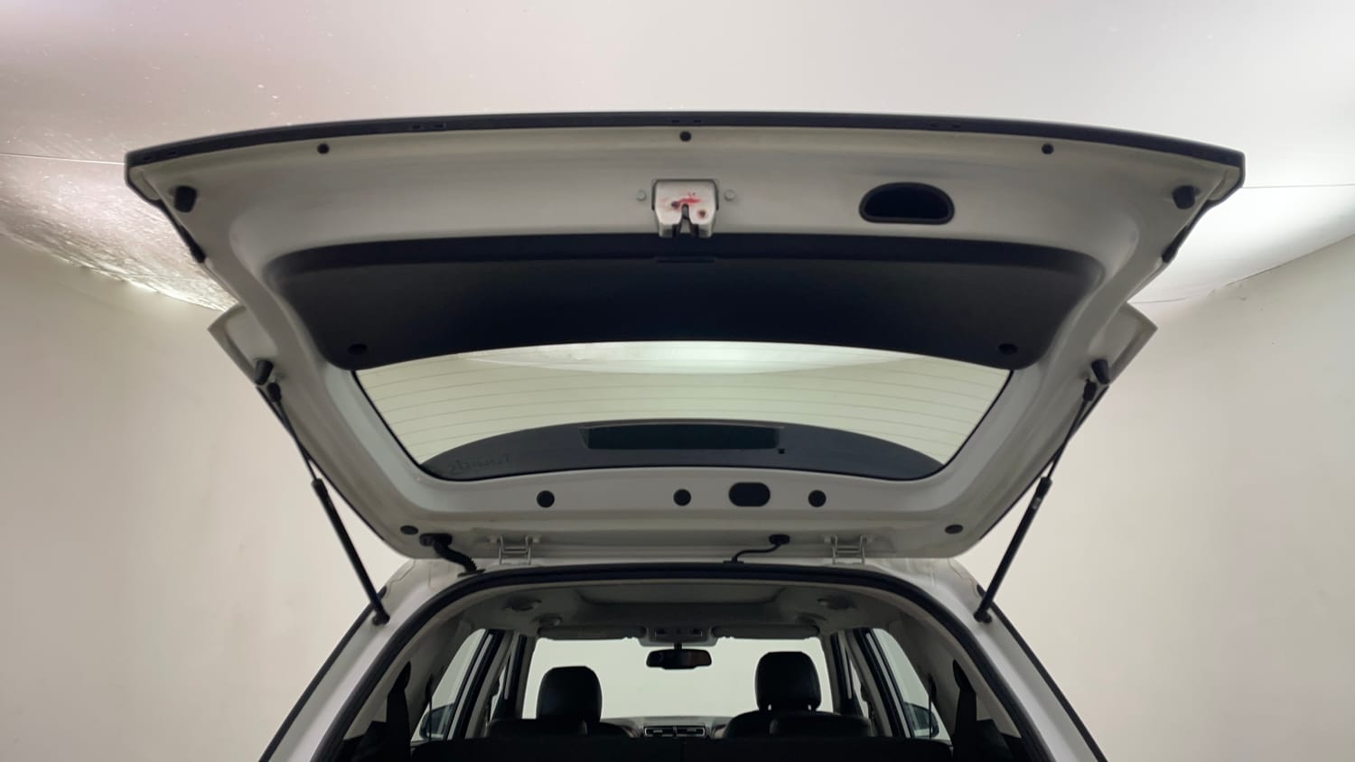 Used 2021 Hyundai Alcazar Platinum (O) 6 STR 2.0 Petrol AT Petrol Automatic interior DICKY DOOR OPEN VIEW