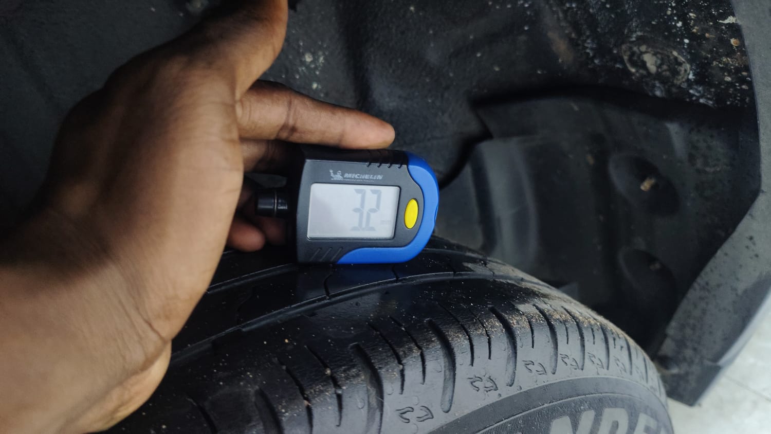 Used 2022 Tata Punch Creative Dual Tone Petrol Manual tyres RIGHT REAR TYRE TREAD VIEW