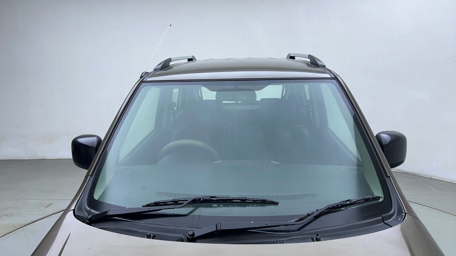 Used 2013 Maruti Suzuki Wagon R VXI Petrol Manual exterior FRONT WINDSHIELD VIEW