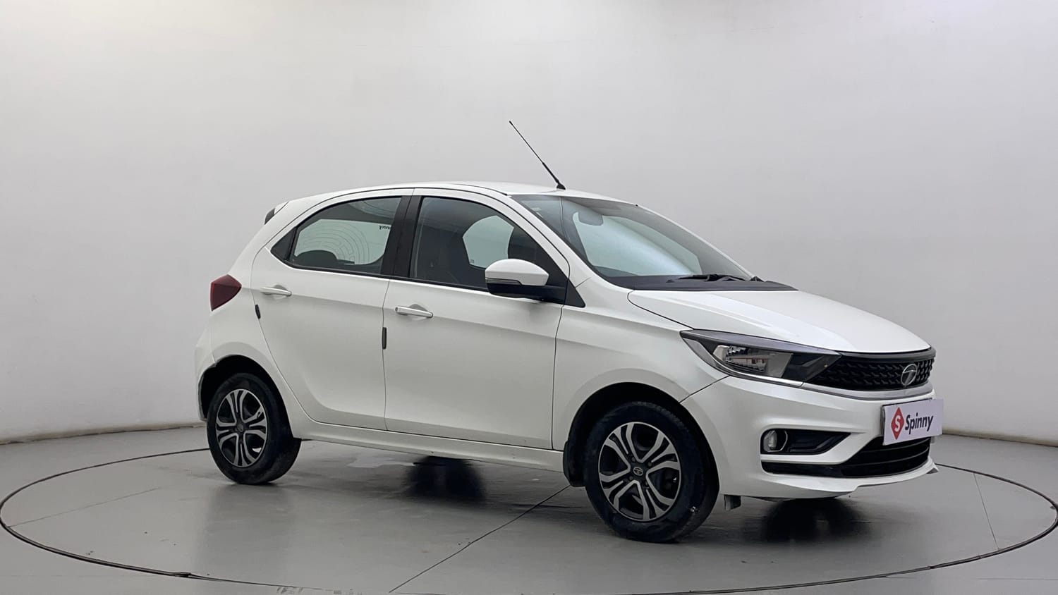Used 2020 Tata Tiago XZA Petrol Automatic exterior RIGHT FRONT CORNER VIEW