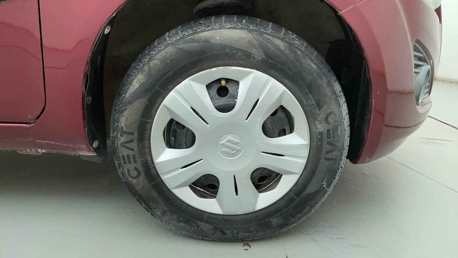 Used 2013 Maruti Suzuki Ritz Vxi BS-IV Petrol Manual tyres RIGHT FRONT TYRE RIM VIEW