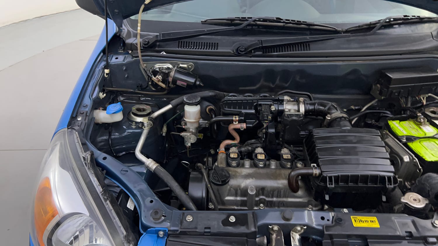 Used 2018 Maruti Suzuki Alto 800 VXi Petrol Manual engine ENGINE RIGHT SIDE HINGE & APRON VIEW