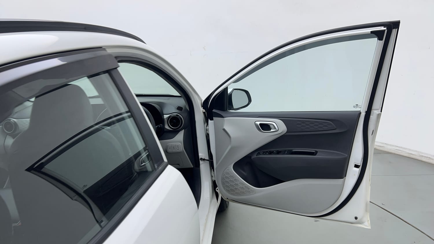 Used 2023 Hyundai Grand i10 Nios Sportz 1.2 Kappa CNG Cng Manual interior RIGHT FRONT DOOR OPEN VIEW