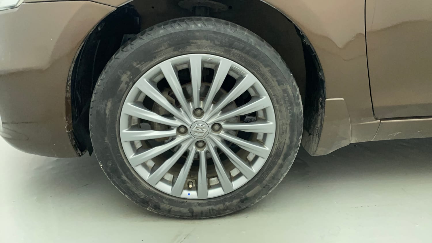 Used 2017 Maruti Suzuki Ciaz Alpha 1.3 Hybrid Diesel Manual tyres LEFT FRONT TYRE RIM VIEW