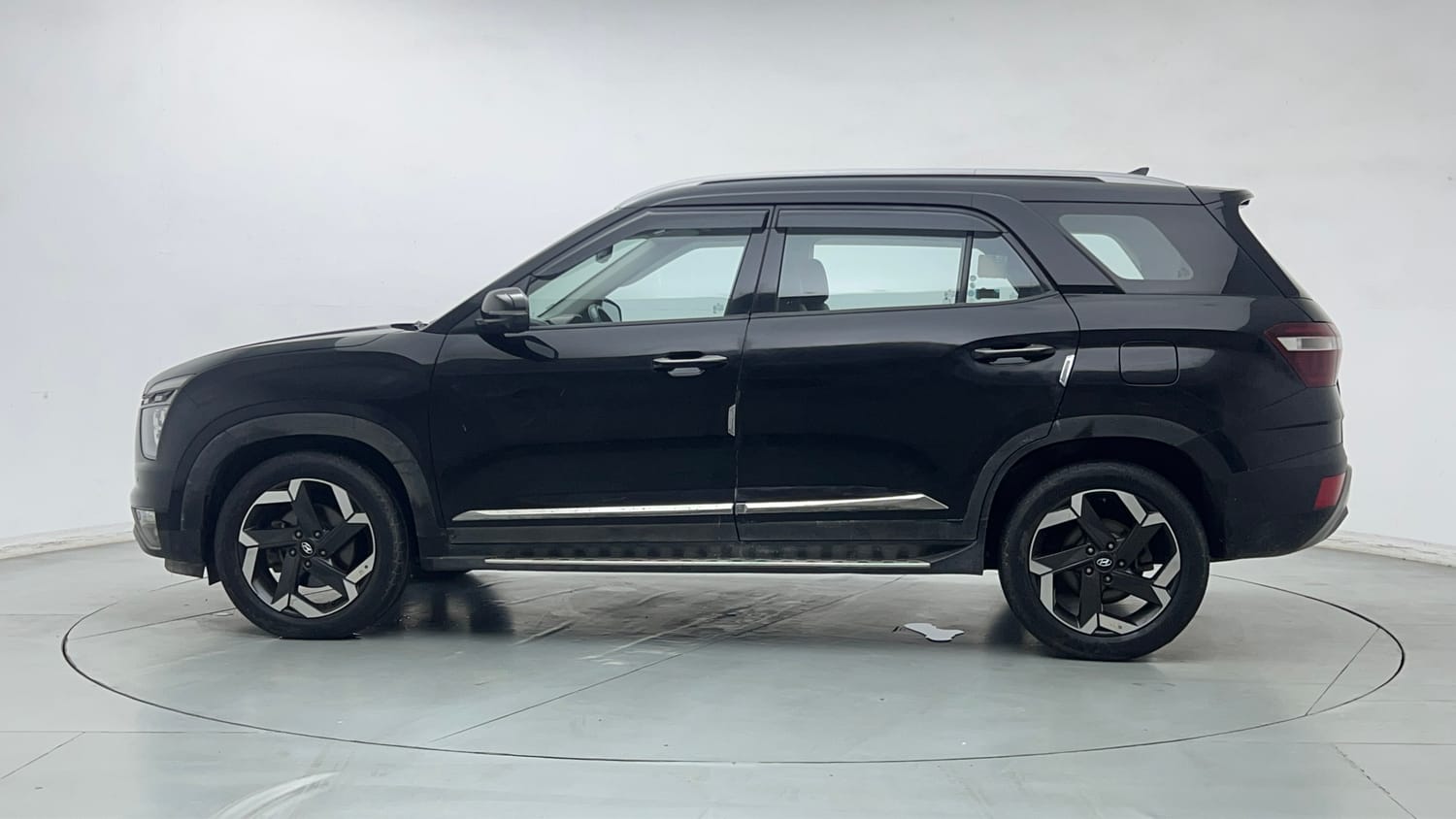 Used 2022 Hyundai Alcazar Signature (O) 6 STR 1.5 Diesel AT Diesel Automatic exterior LEFT SIDE VIEW