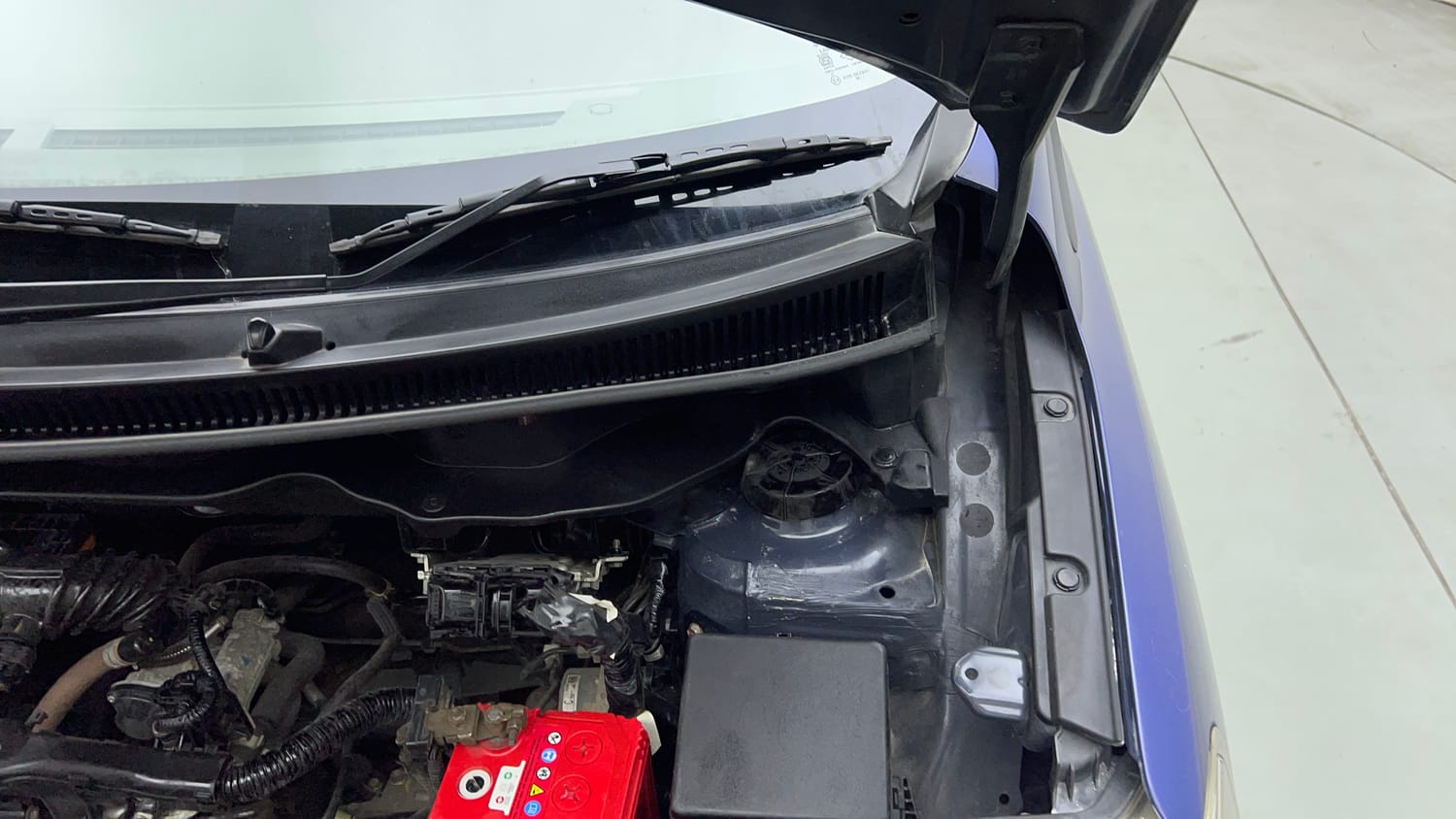 Used 2018 Maruti Suzuki New Ertiga ZXi AT Petrol Automatic engine ENGINE LEFT SIDE HINGE & APRON VIEW