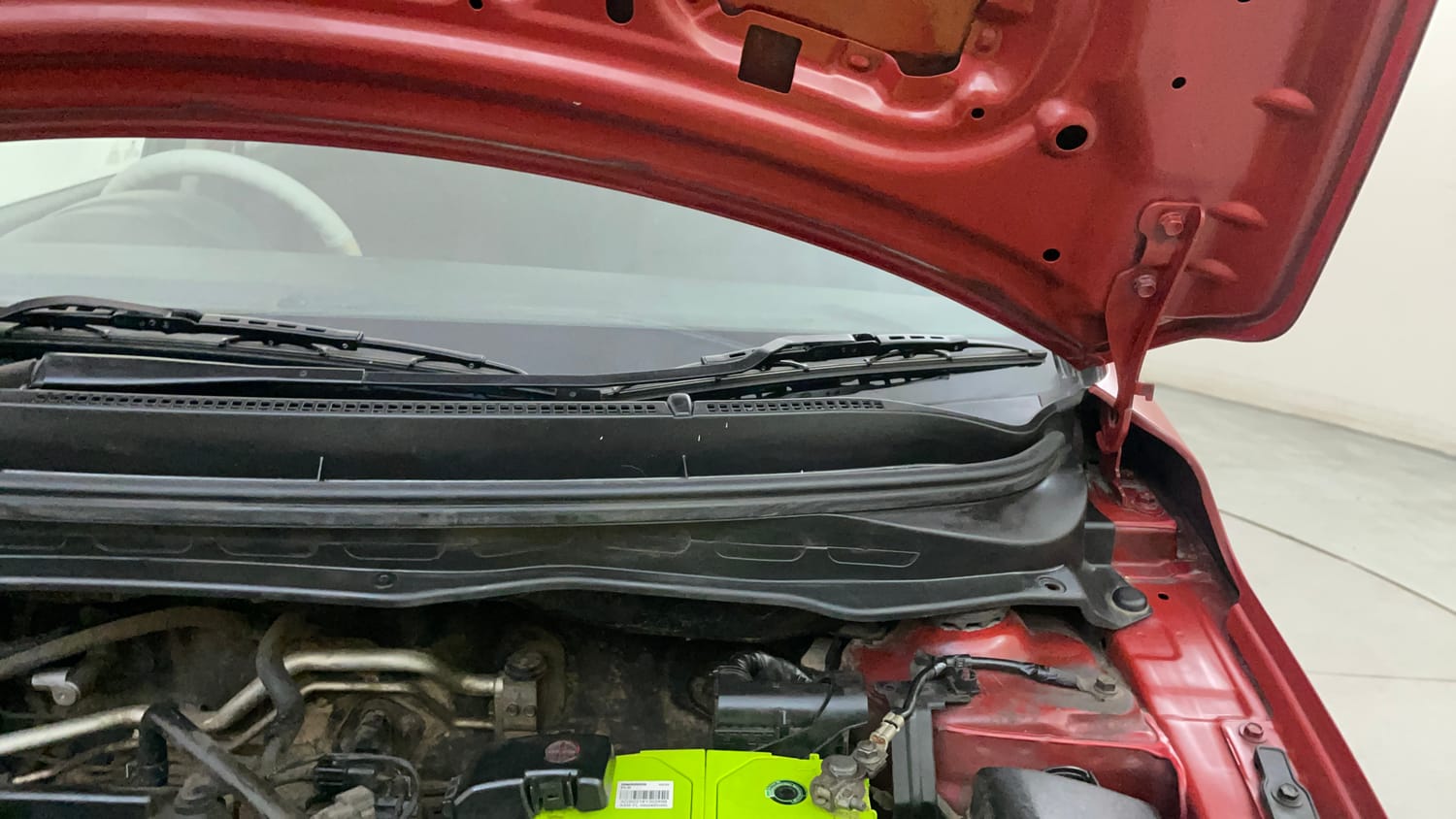 Used 2014 Hyundai i20 Asta 1.2 Petrol Manual engine ENGINE LEFT SIDE HINGE & APRON VIEW