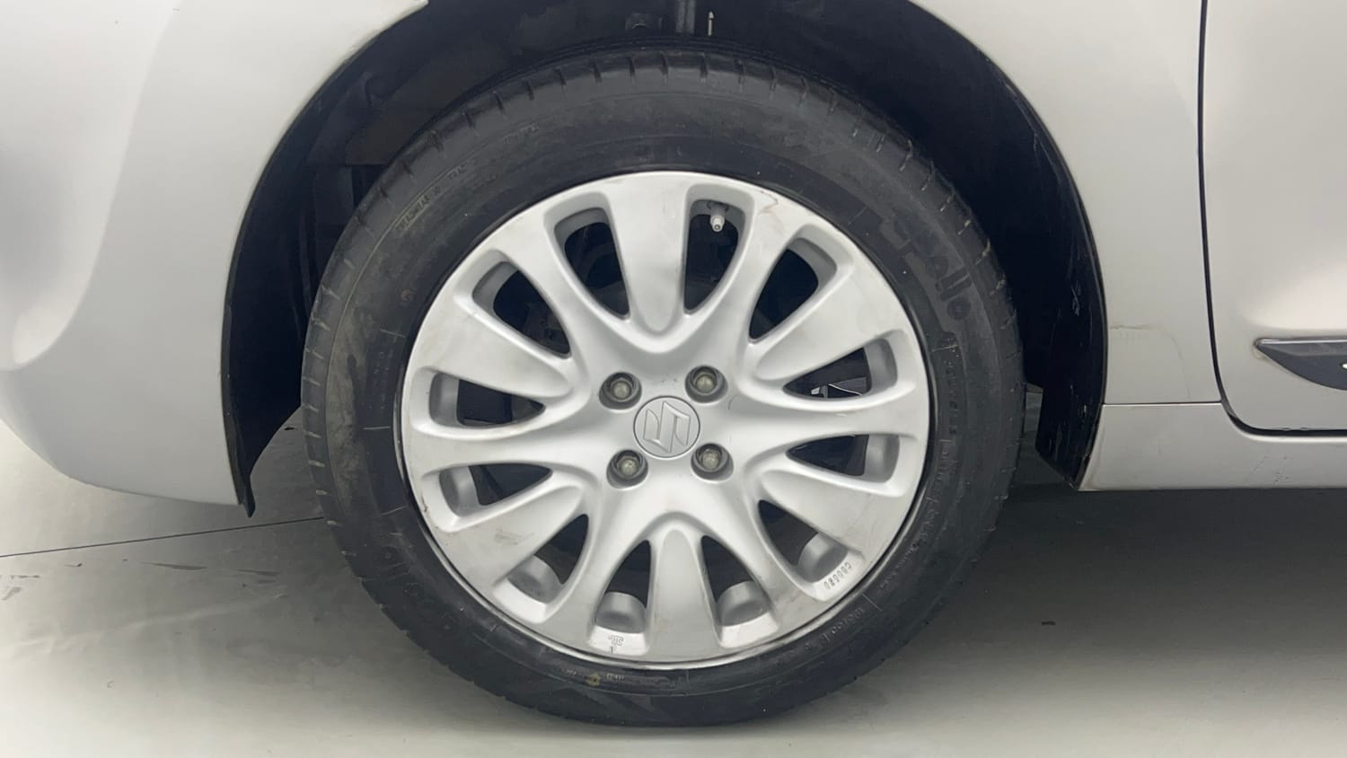 Used 2018 Maruti Suzuki Baleno Zeta 1.2 Petrol Manual tyres LEFT FRONT TYRE RIM VIEW