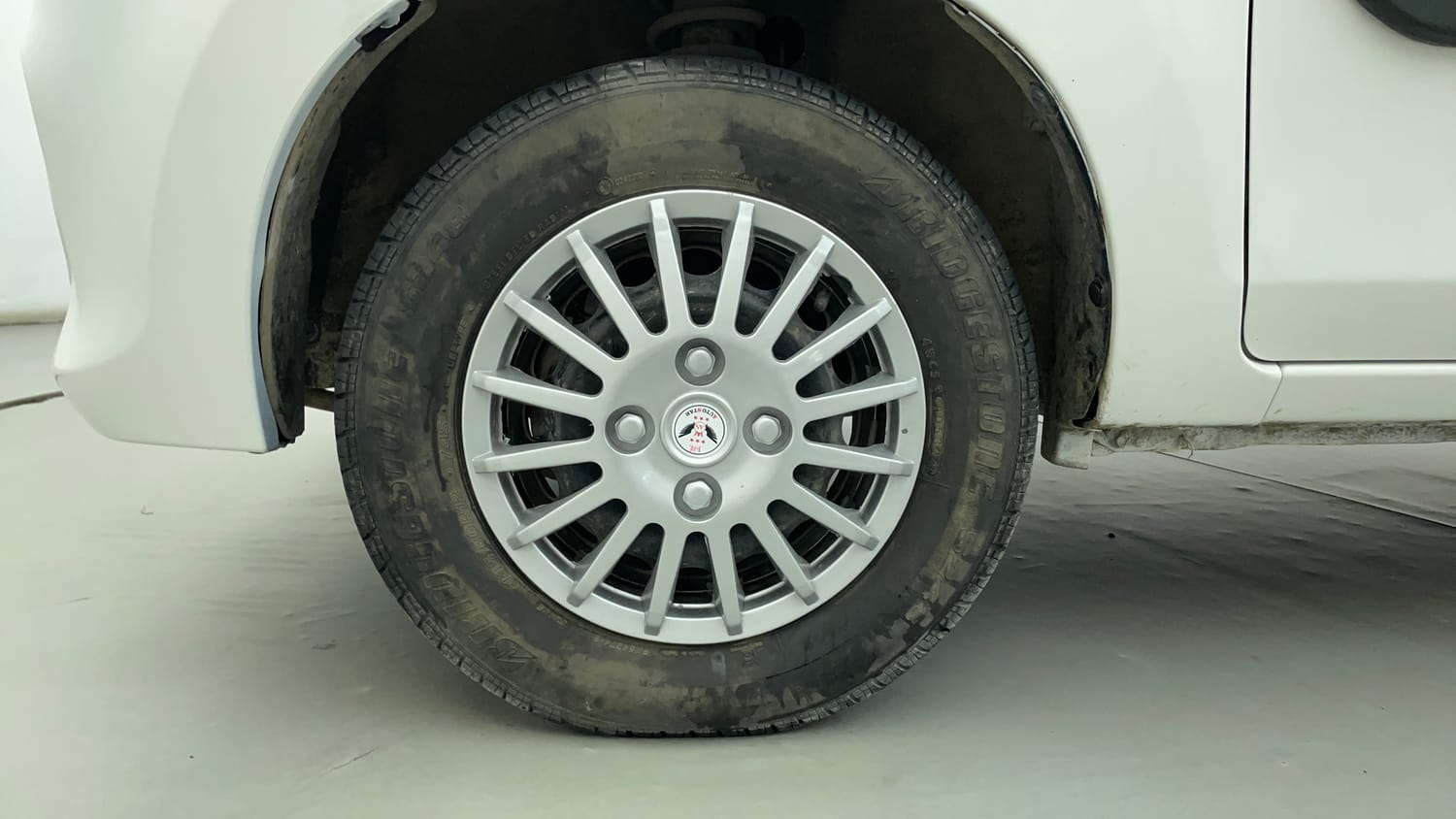 Used 2017 Maruti Suzuki Alto 800 LXi Petrol Manual tyres LEFT FRONT TYRE RIM VIEW