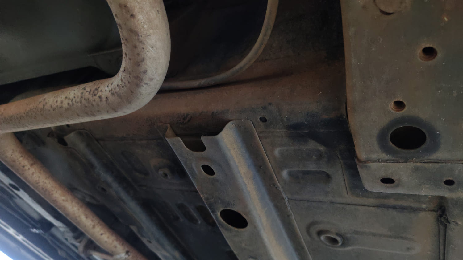 Used 2022 Tata Punch Creative Dual Tone Petrol Manual extra REAR RIGHT UNDERBODY VIEW
